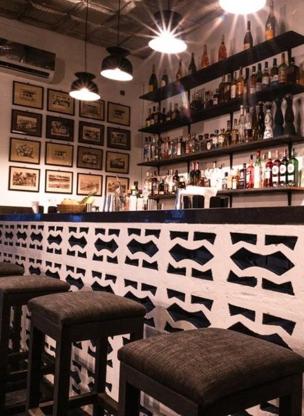 Bar Front/Back, em Accra, Gana